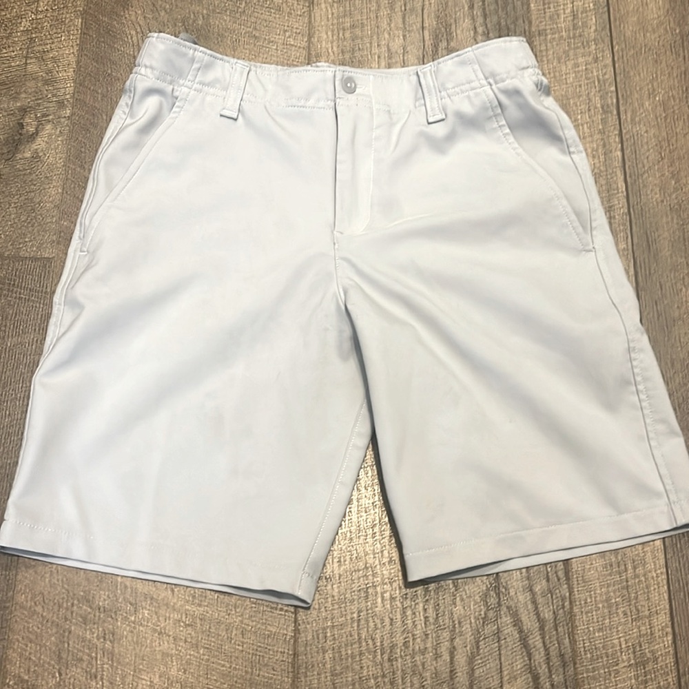 Under Armour youth medium match play shorts